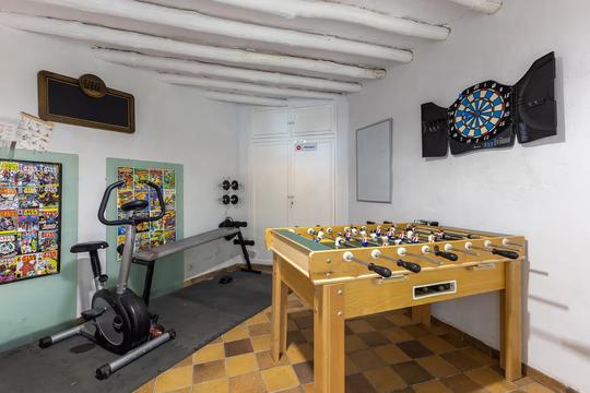 Cuarto de juegos y gimnasio